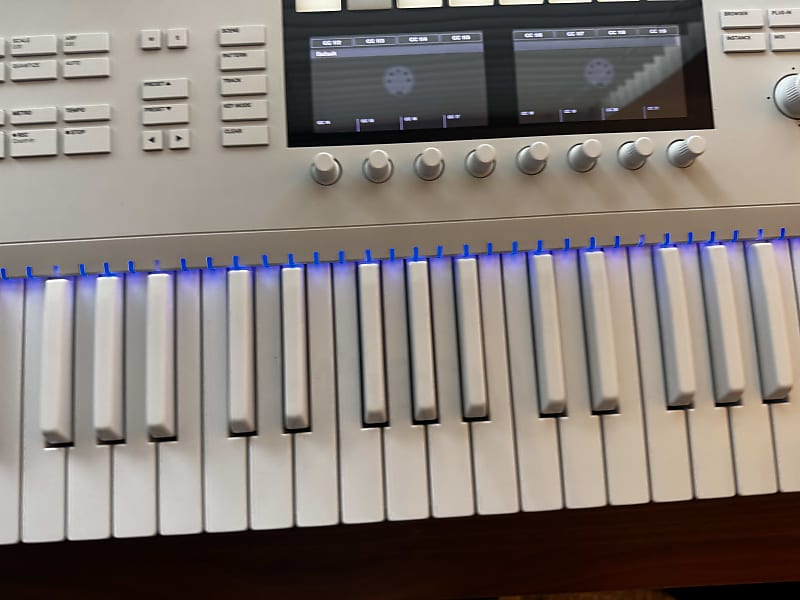 【新品】Komplete Kontrol S49 Mk2 Vapor Gray Native Instruments Komplete Kontrol S49 MK2 Vapor Grey USB