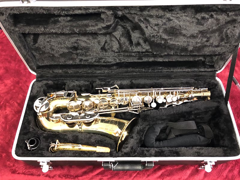 Selmer Bundy II Alto Saxophone, w new case. image 1