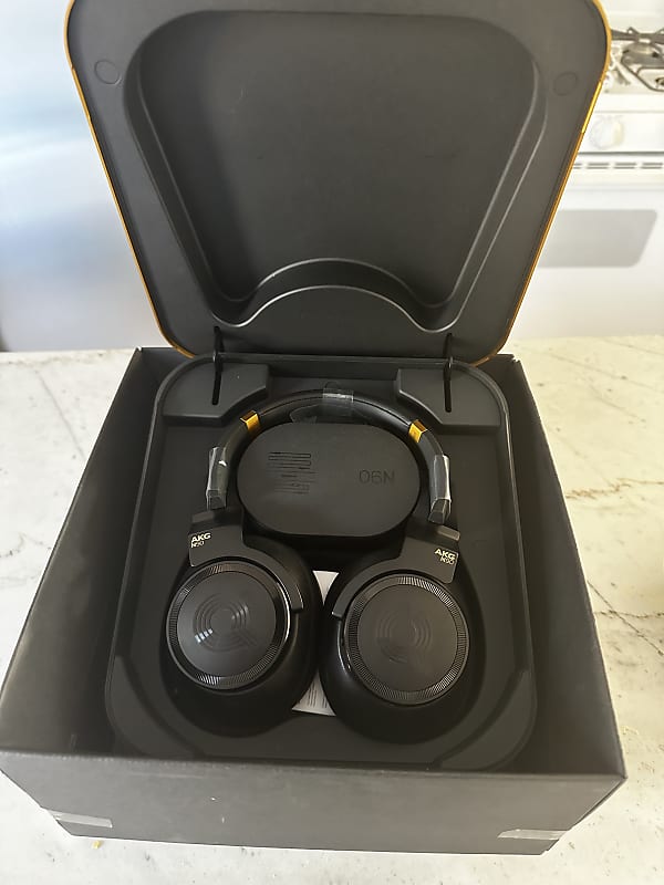 Akg discount n90q black