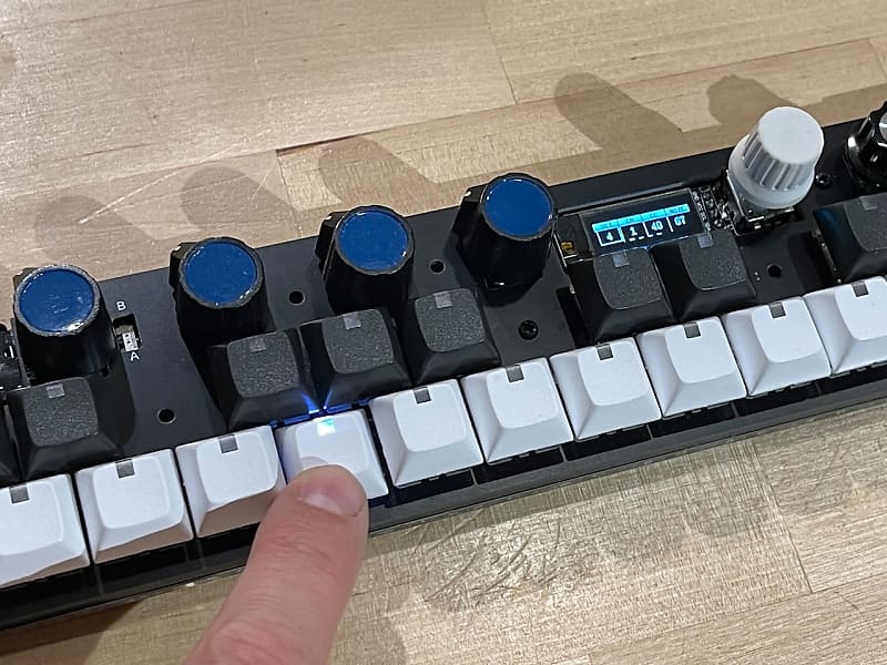 OMX-27 MIDIコントローラー Denki Oto OMX-27 MIDI CV Keyboard Sequencer 2023 - Black | Reverb