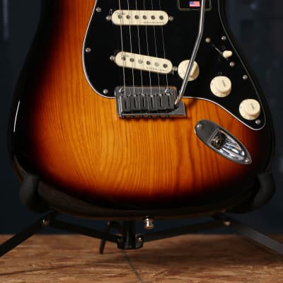 Fender Ultra Luxe Stratocaster, Rosewood Fingerboard, 2-Color Sunburst image 2