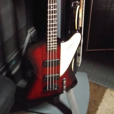Epiphone Thunderbird カスタムショップ エピフォン・カスタムショップの白いサンダーバードが現れた