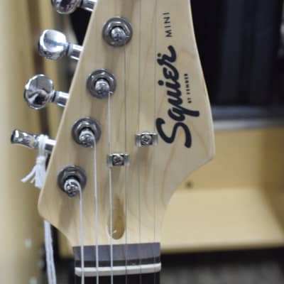 Squier Mini Stratocaster V2 with Laurel Fretboard 2023 - Black image 3