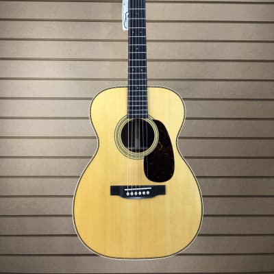 Martin 00-28 Acoustic Guitar - Natural w/ OHSC + FREE Shipping #978 image 4
