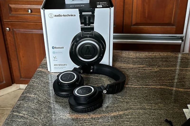 Audio-Technica ATH M50x  			
