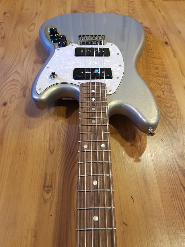 Fender Mustang 90 - Silver with Rosewood Fingerboard
