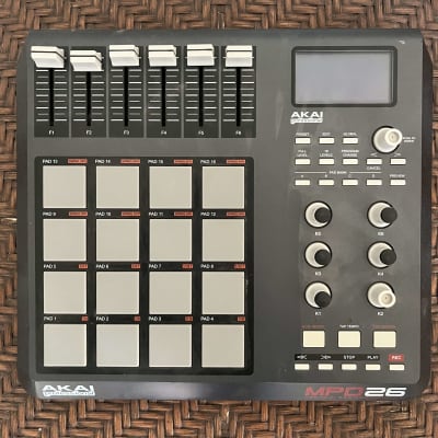 Akai MPD26 2010s - Gray