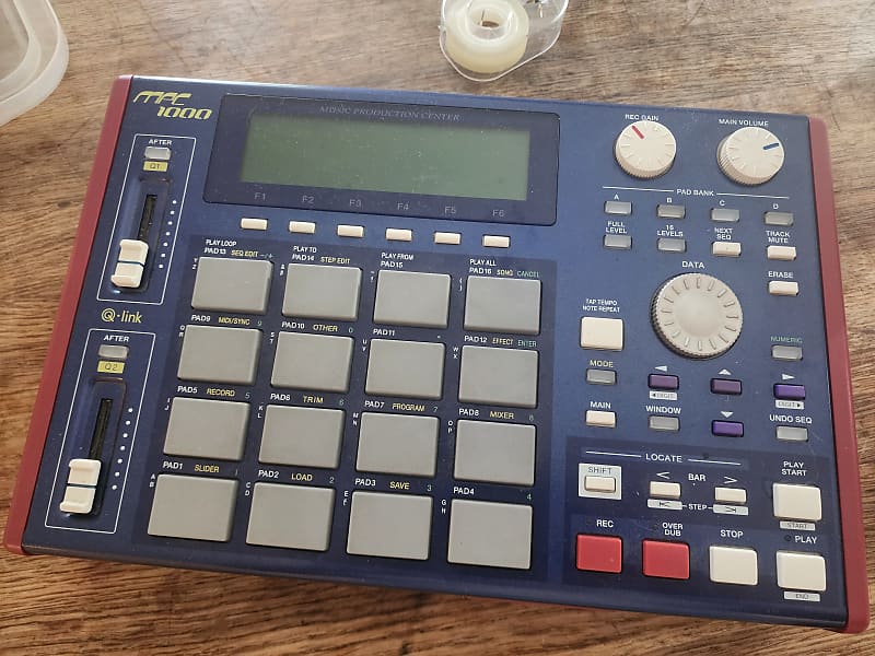 Akai MPC1000 Music Production Center | Reverb