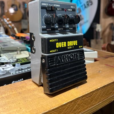 Arion SCH-1 Stereo Chorus (with SOD-1 Battery Cover) Guitar Effects Pedal for sale