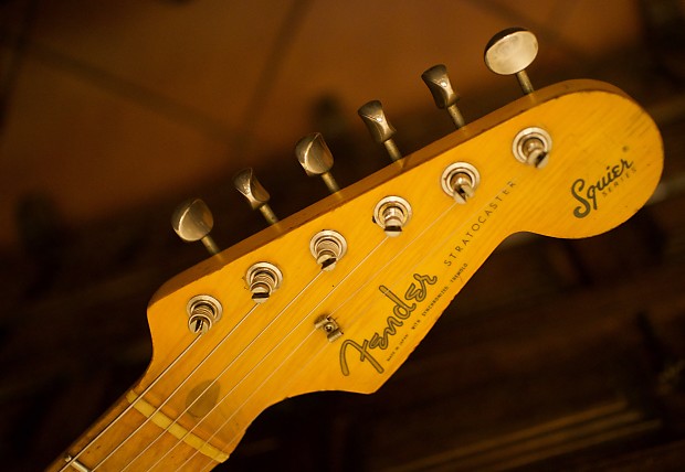 輝い Squier Stratocaster Eシリアル JVロゴ 弦楽器、ギター 