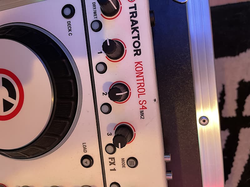 Native Instruments TRAKTOR S4 MK2 with CASE White | Reverb Native Instruments TRAKTOR S4 MK2 with CASE White | Reverb
