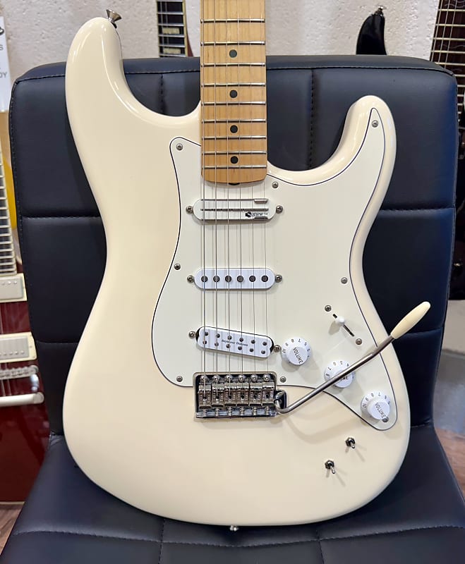 fender EOB サスティナー.ロックペグ.vegaトリム エド　rolly fender EOB サスティナー.ロックペグ.vegaトリム エド rolly