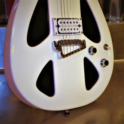 American Showster Peace 1999 White. Extremely Rare. Collector. Custom. Teardrop shape. Historic. image 10