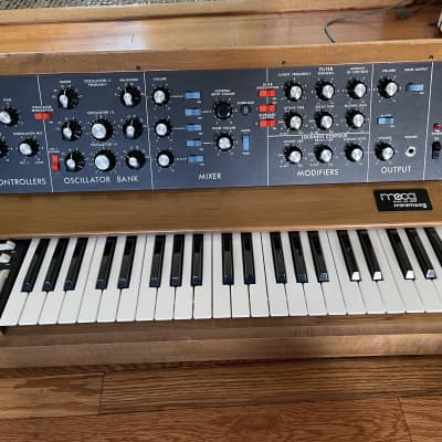 Moog Minimoog Model D 44-Key Monophonic Synthesizer 1971 - 1982 - Black / Wood