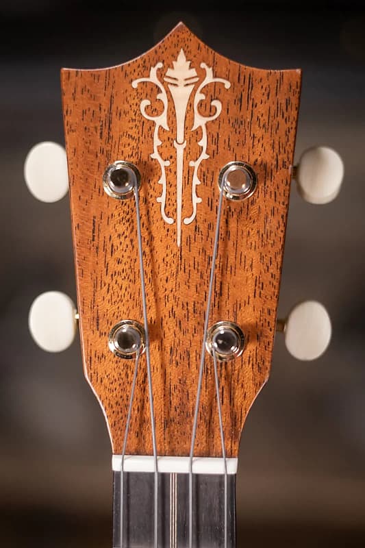 Martin Custom Shop Mahogany Tenor Ukulele - Satin Finish Martin Custom Shop Mahogany Tenor Ukulele - Satin Finish