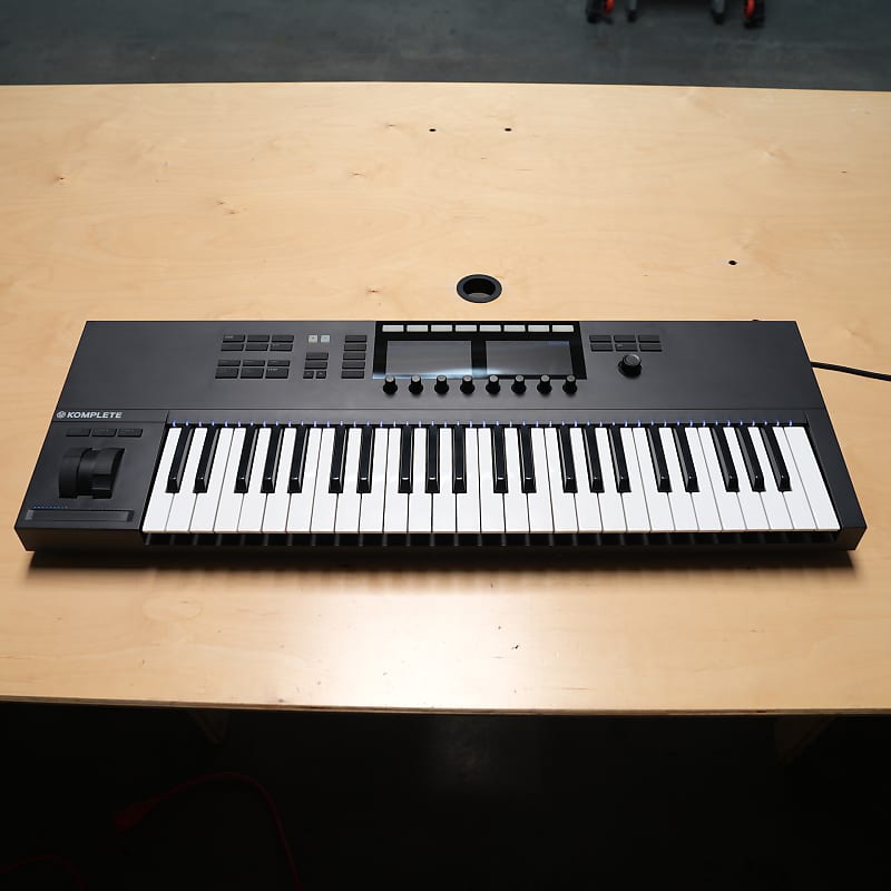 Komplete Kontrol S49 MK2 keyboard w/ Komplete 14 Ultimate for sale