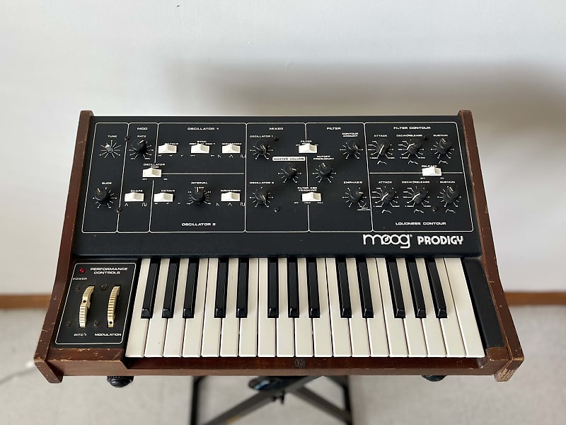 Moog prodigy online