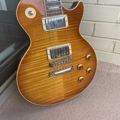 2002年製Gibson Les Paul Standard プレミアムプラス？ 2002 Gibson Les Paul Standard Plus Top Light Burst Demo