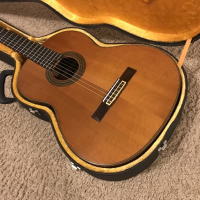 Yamaha C-300 concert classical guitar 1970s made in Japan with excellent original hard case image 3