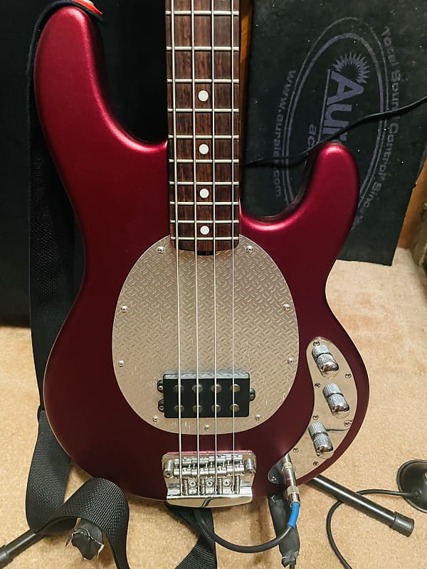 Musicman Stingray SUB USA 2003 Textured red