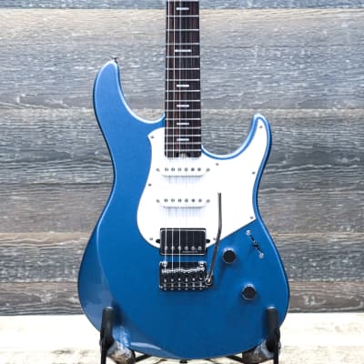 Yamaha RGX A2 White Guitar w/ Custom Blue Fretboard L.E.D.'s Yamaha RGX A2 White Guitar w/ Custom Blue Fretboard L.E.D.'s
