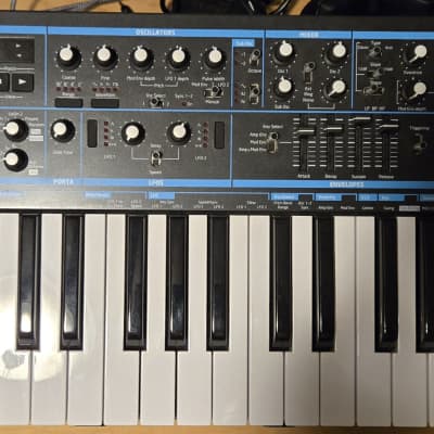 Novation Bass Station II 25-Key Monophonic Synthesizer 2013 - Present - Black