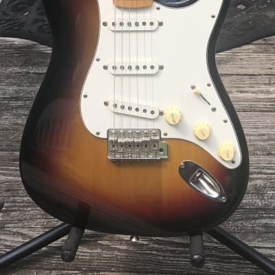 ビンテージ　Fender USA ストラト 71年〜75年　サンバース ビンテージ Fender USA ストラト 71年〜75年 サンバースΩ
