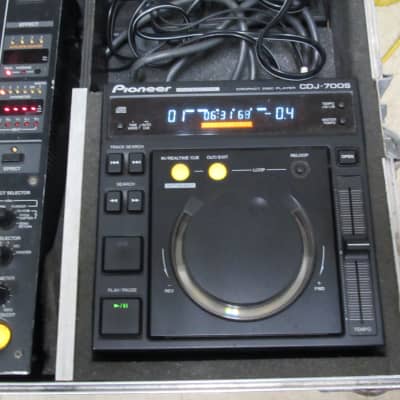 Pioneer DJM-500 Mixer w 2 CDJ-700S Cd Players In Case image 5