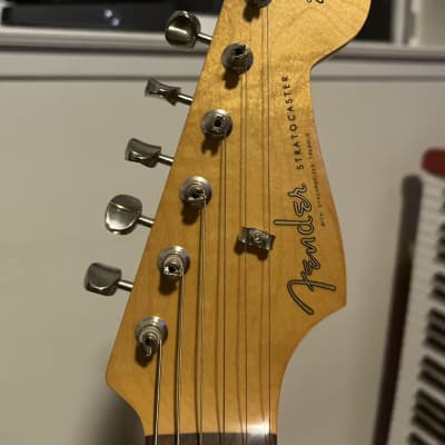 Fender  Vintera Stratocaster  2021 3 tone sunburst image 4