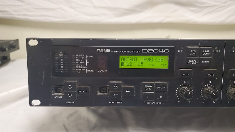 YAMAHA D2040 DUAL-CHANNEL DIVIDER 4-WAY DIGITAL CROSSOVER/SYSTEM CONTROLLER