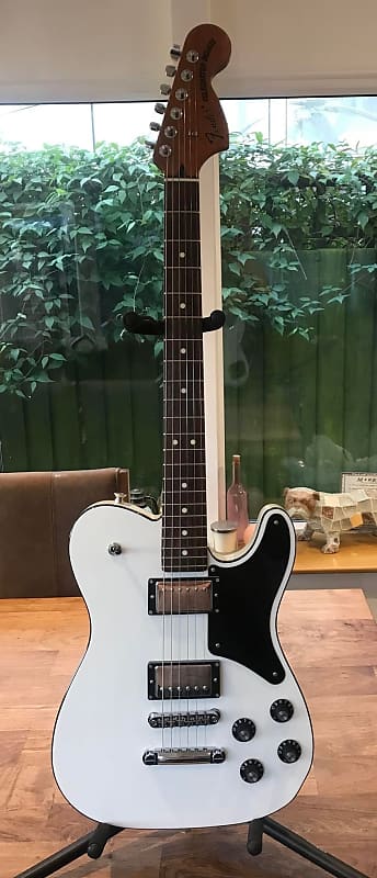 Fender Deluxe Troublemaker Telecaster MiJ. Arctic White. Limited Edition  2021.