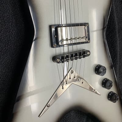 Dean ML 79 2002 - Silver Burst with Seymour Duncan JB Tb 4 Dean ML 79 2002 - Silver Burst with Seymour Duncan JB Tb 4