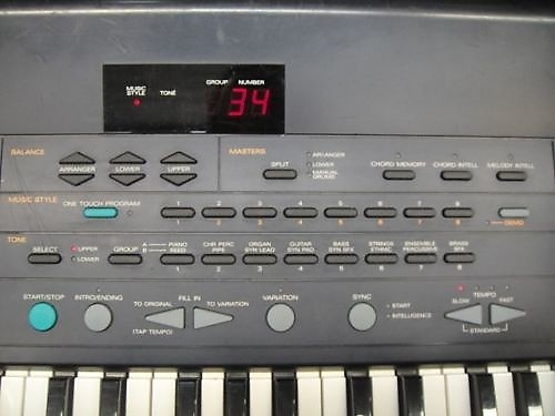 ROLAND EM-305 INTELLIGENT SYNTHESIZER ARRANGER KEYBOARD w