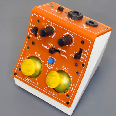 Skychord Glamour Box analog noise/drone synth | Reverb