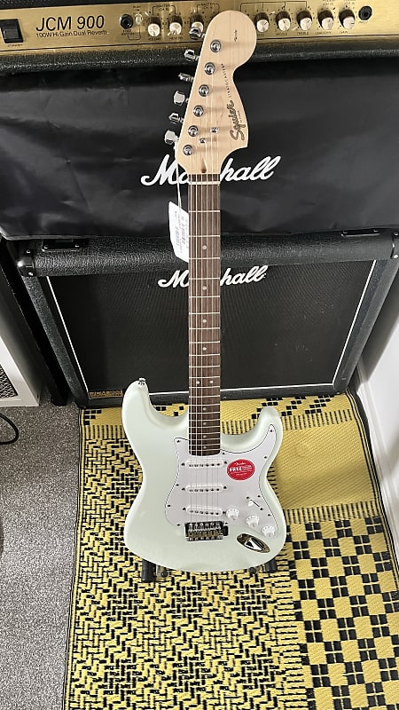 Squier Affinity Series Stratocaster with Indian Laurel Fretboard 2018 -  2022 - Surf Green with Fender Blackout Hardcase