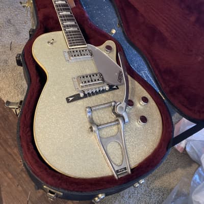 Gretsch G6129 Silver Jet with Gretsch case.  Zoom appointments. 1998 - 2016 - Silver for sale