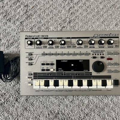 Roland MC-303 Groovebox 1990 - 1998