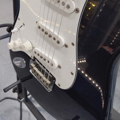 Fender "Squier Series" Standard Stratocaster Left-Handed with Rosewood Fretboard 1992 - 1996 - Black image 3