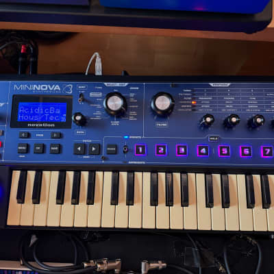 Novation MiniNova 37-Key 18-Voice Synthesizer 2012 - Present - Blue