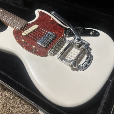Fender Musicmaster II with Rosewood Fretboard 1964 - 1969 - Olympic White with Bigsby image 22