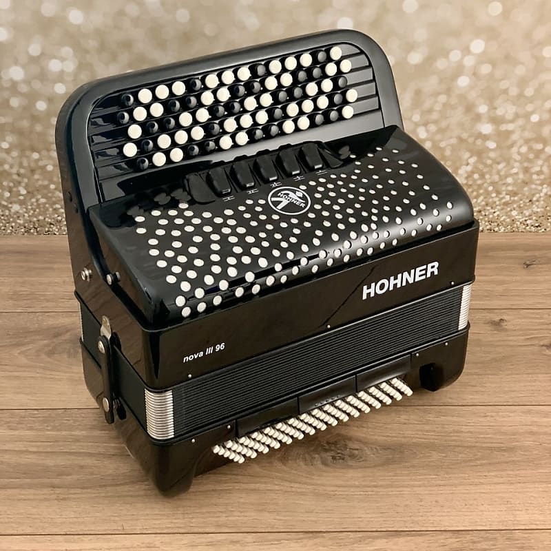 Hohner Nova III 96 2025 88-16 Black B Griff / C-Griff (on