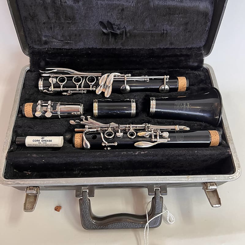 Bundy student deals clarinet