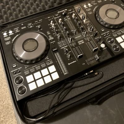 Pioneer DJ DDJ-800 2-Channel Rekordbox DJ Controller with