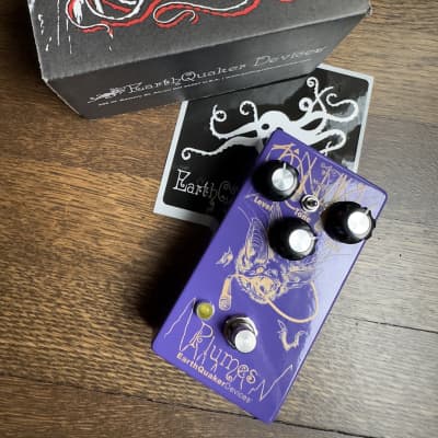 ROCK HALL X EARTHQUAKER DEVICES - LIMITED EDITION PLUMES SMALL SIGNAL –  Rock Hall Shop