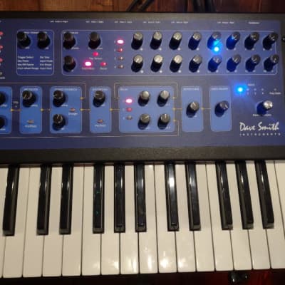 Dave Smith Instruments Poly Evolver PE 61-Key 4-Voice Polyphonic Synthesizer 2010 - 2013 - Blue with Wood Sides image 4