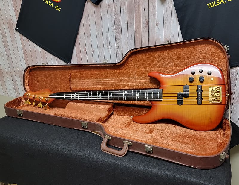 87 Cherry Burst Peavey Dyna Bass Unity Series W Hard Case Reverb