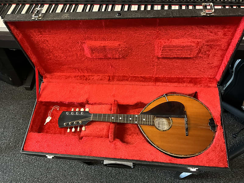 GIBSON ALRITE MANDOLIN MADE IN USA 1917 STYLE D NO.435  IN EXCELLENT CONDITION WITH ORIGINAL HARD CASE AND KEY. image 1