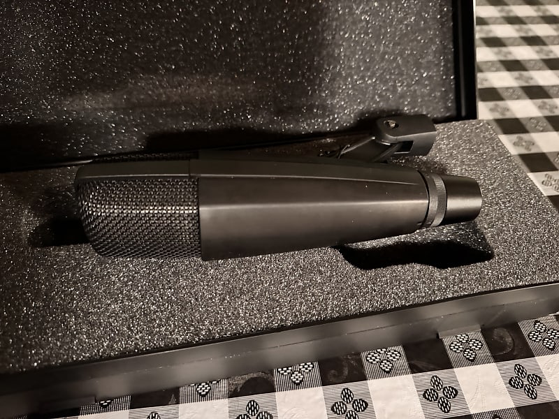 Sennheiser MD 421 II + shock mount image 1