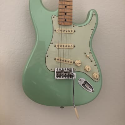 Fender Limited Edition Standard Stratocaster 2018 Sea Foam Pearl image 2