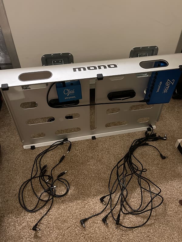 Mono Medium Pedalboard with Strymon Zuma and Ojai Power
